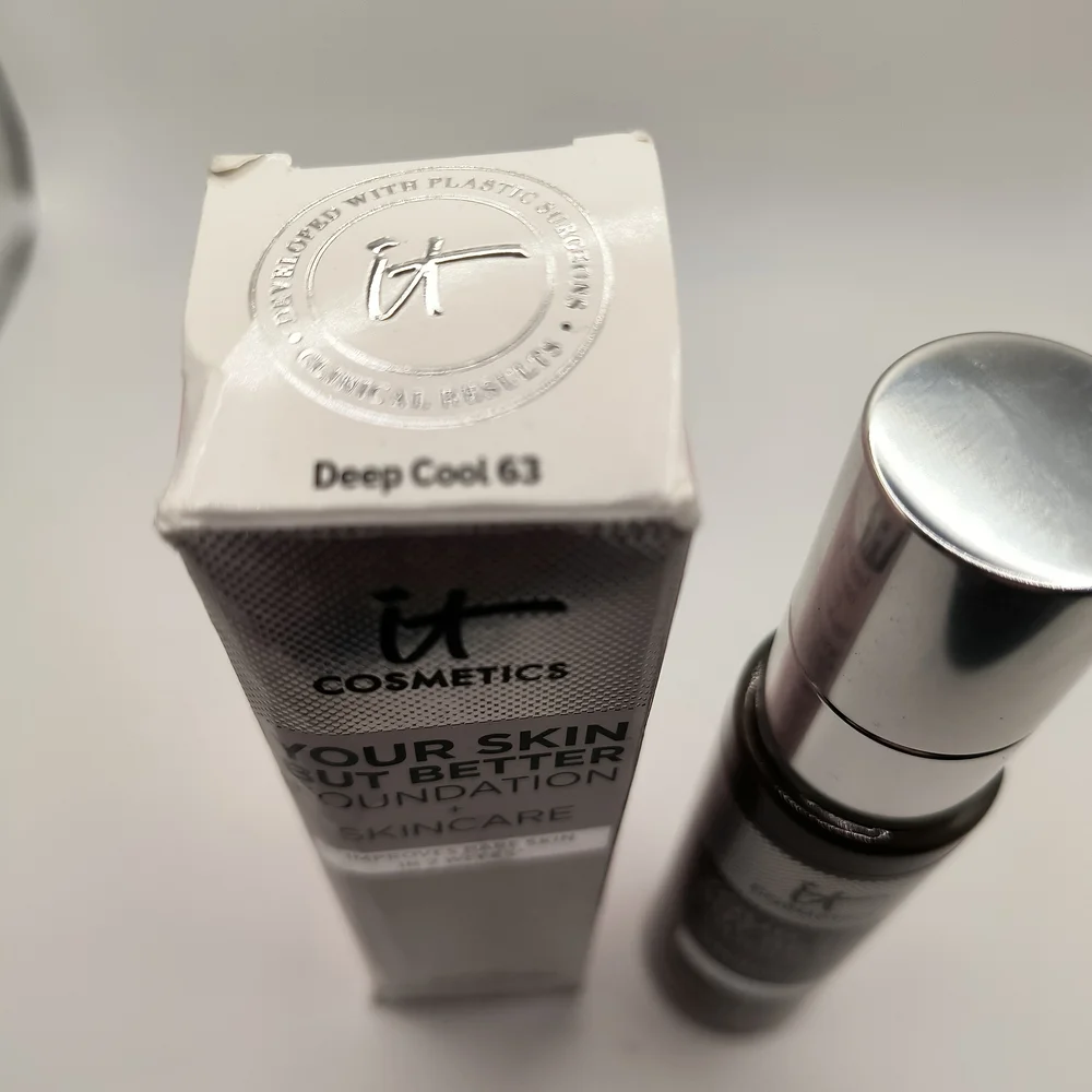 it Cosmetics Your Skin But Better Foundation + Skincare (Deep Cool 63)