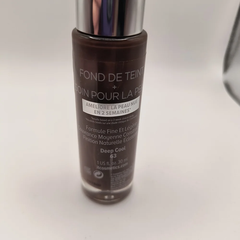 it Cosmetics Your Skin But Better Foundation + Skincare (Deep Cool 63)