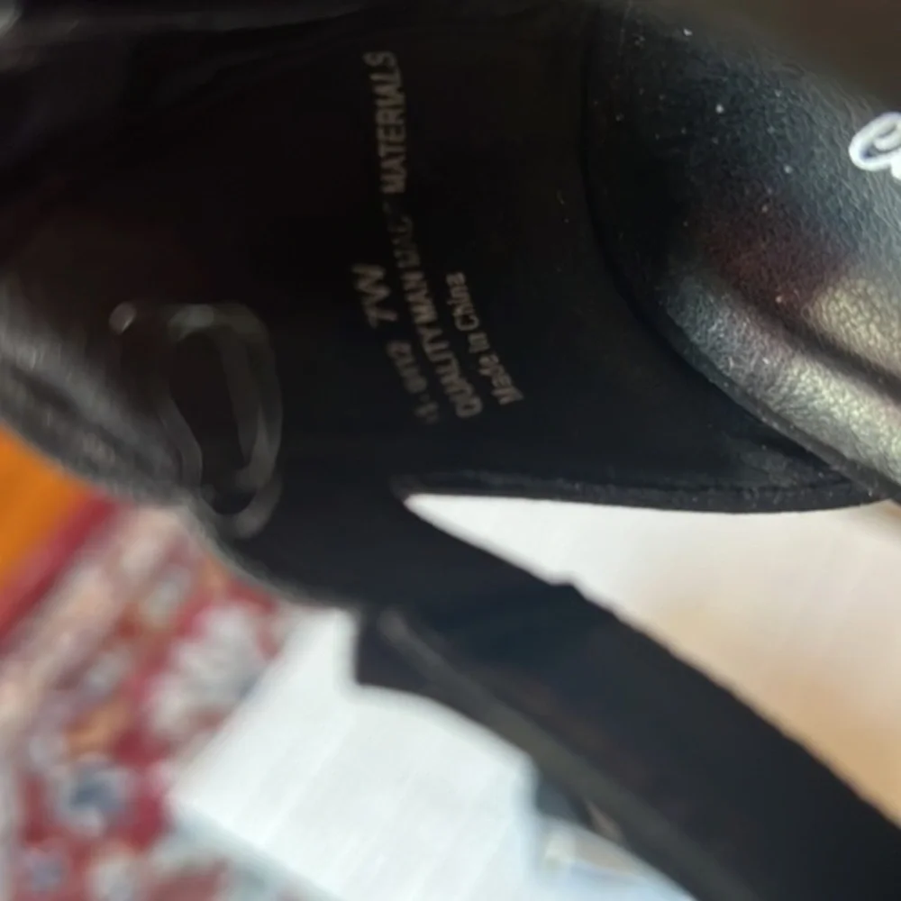 ♥️🥰Finesse by Easy Street Women's clear heels Pumps size7