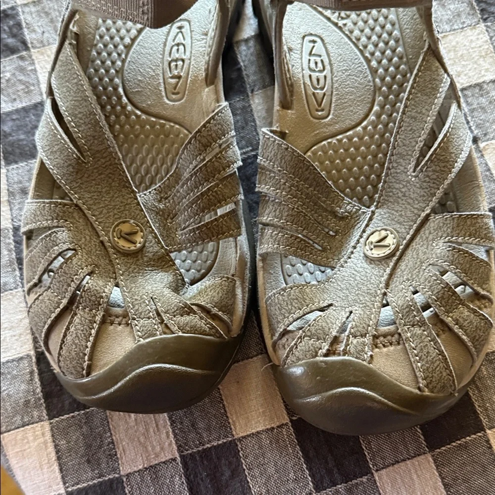 Keen closed toe