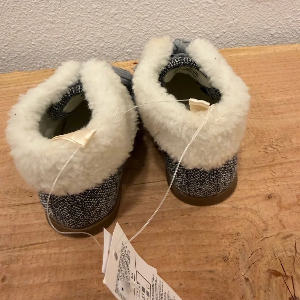 GAP cozy moccasins