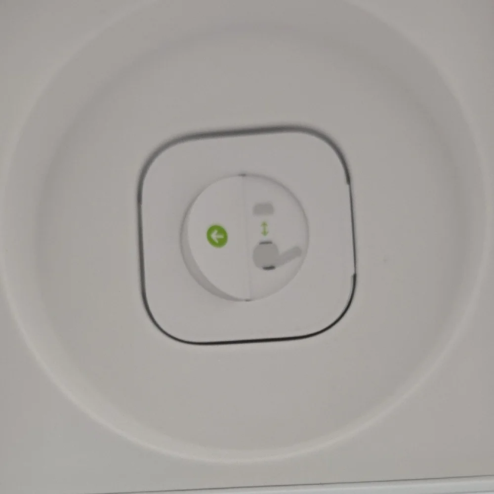 Apple Wireless Earbuds with White Charging Case With Box