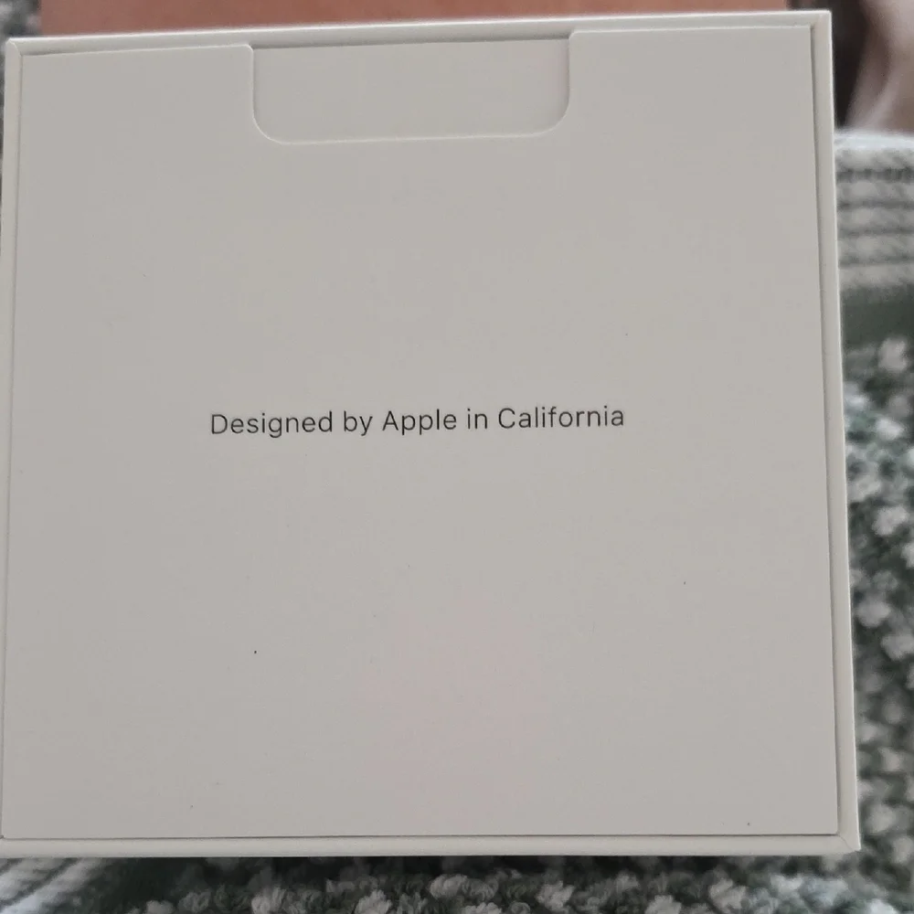 Apple Wireless Earbuds with White Charging Case With Box