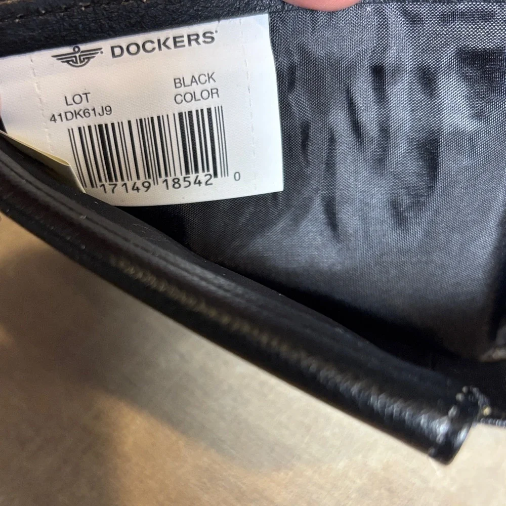 Dockers sleek black