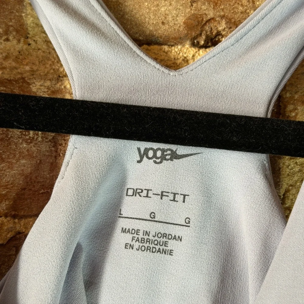 Nike Yoga Dri-FIT Luxe Women's Shelf-Bra Cropped Tank
