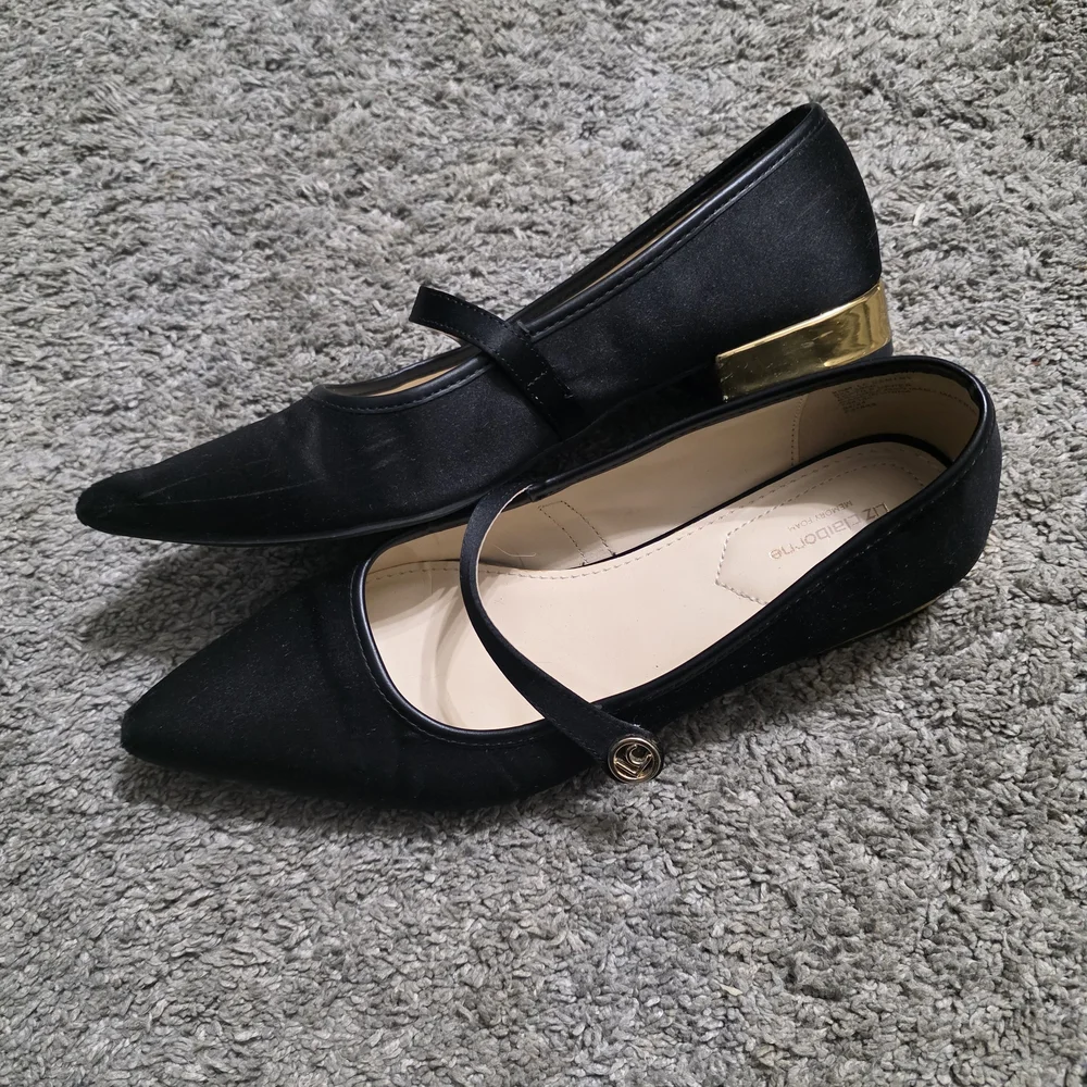 N/A stylish black