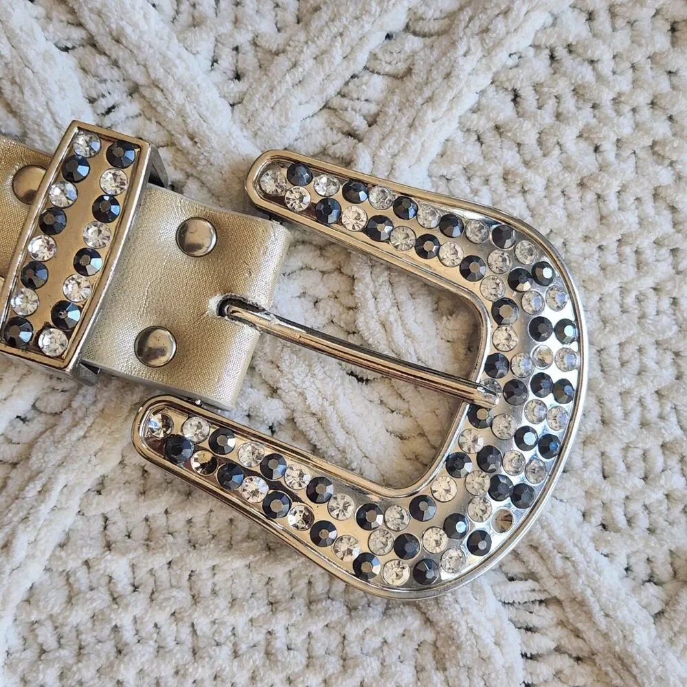 Buckle stones holes faux