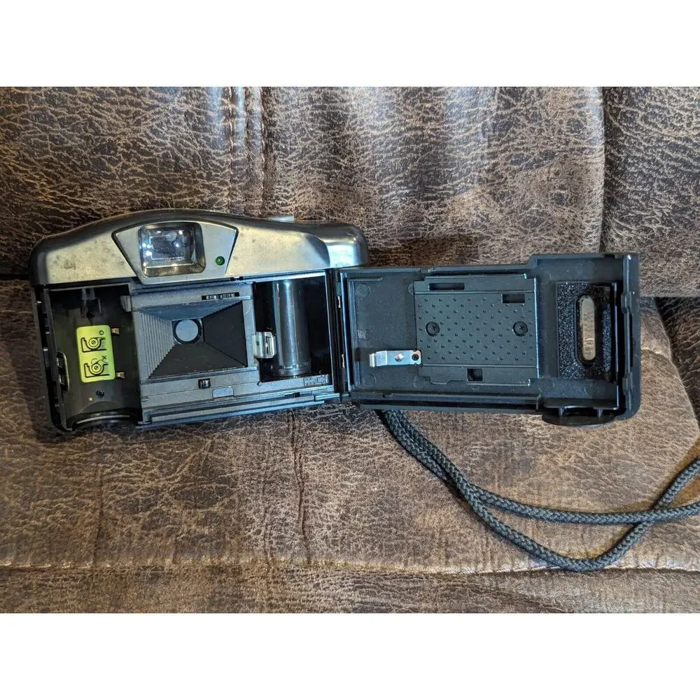 Pentax PC-33 35mm Camera Silver Black 30mm Lens Point & Shoot w Case Untested
