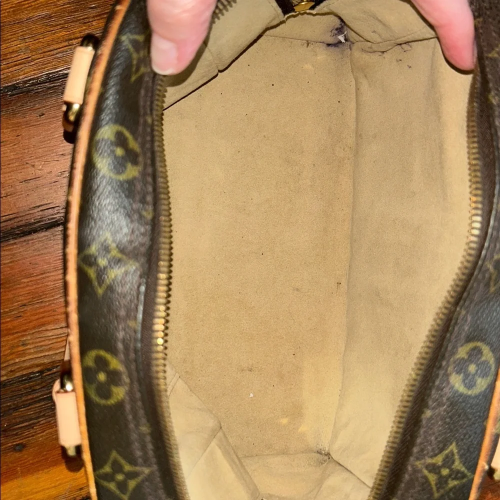 Louis Vuitton classic louis