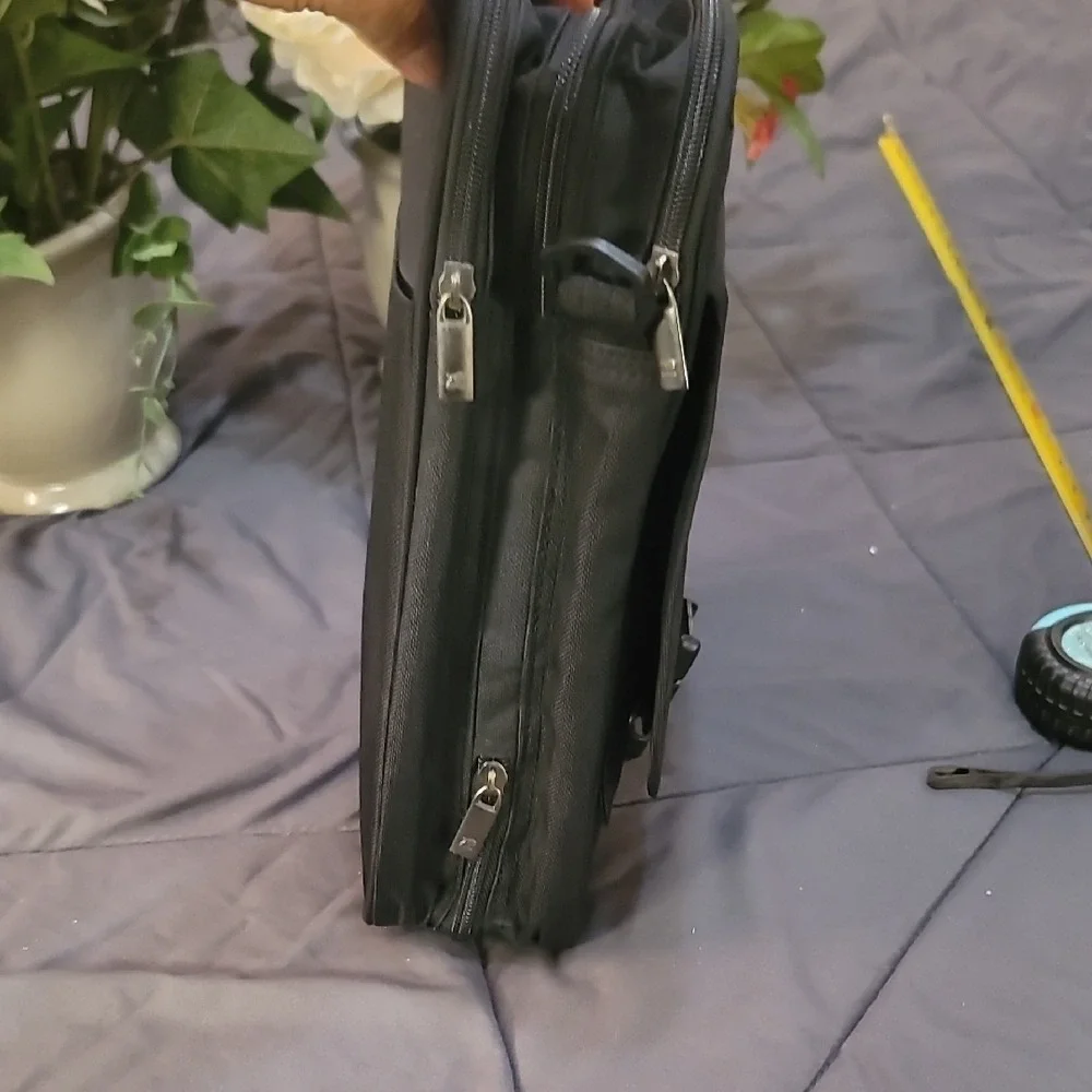 American Tourister elegant black