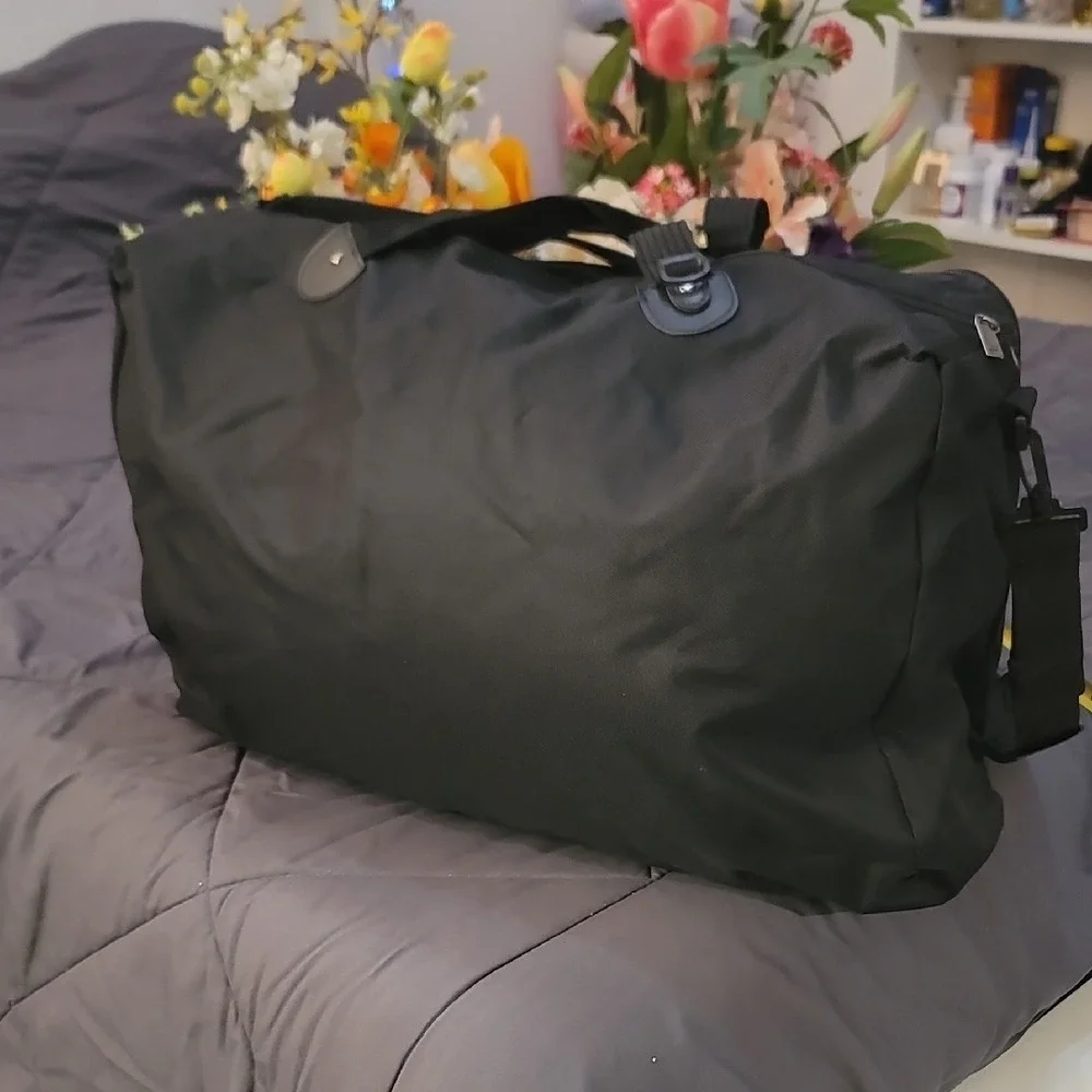 American Tourister elegant black