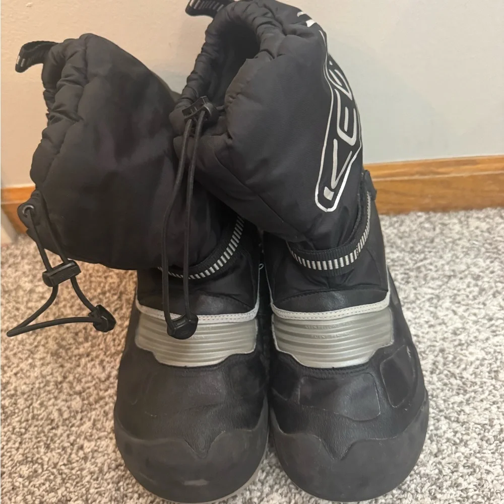 Keen boots snow