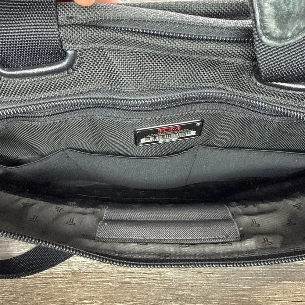 Tumi good preowned