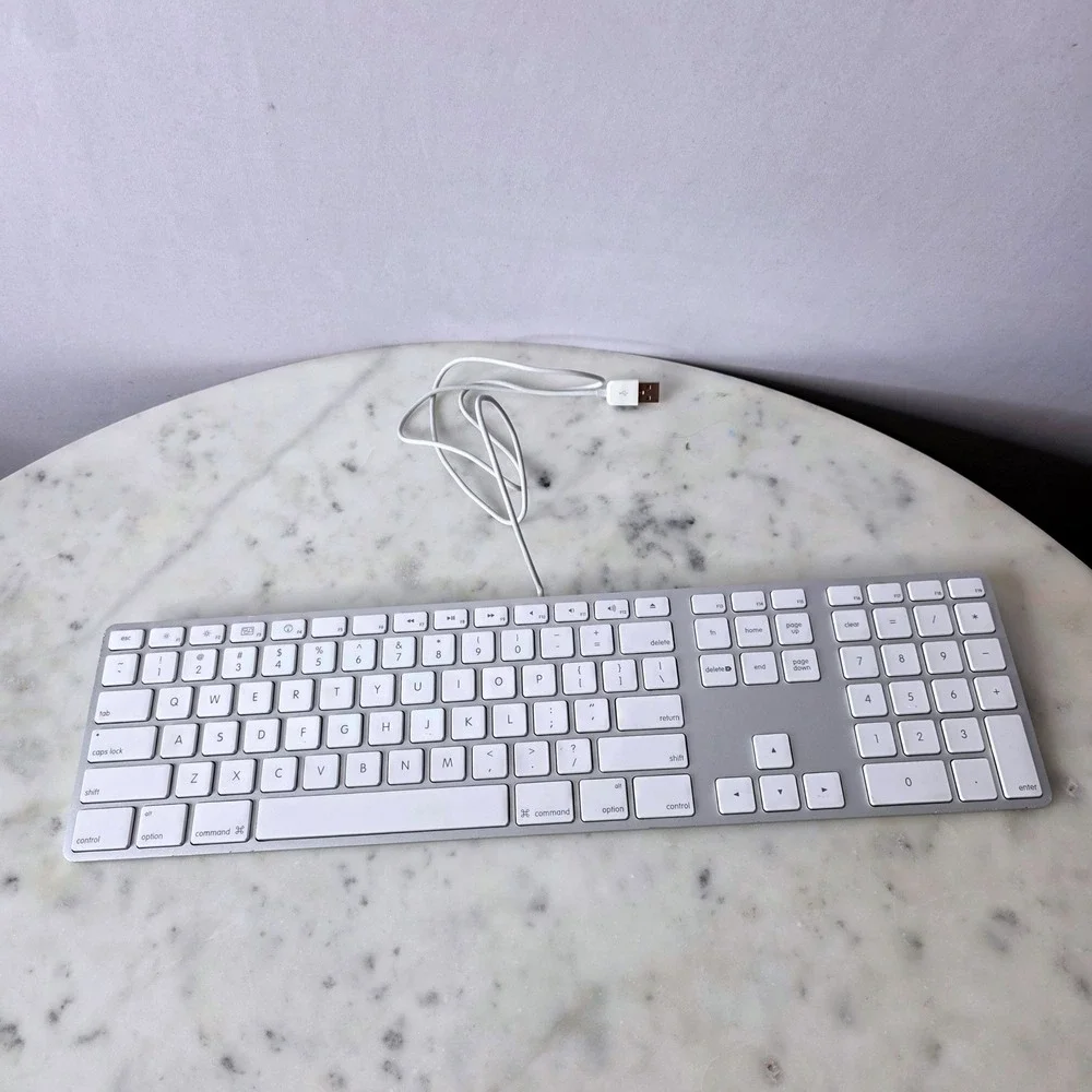 Apple Wired Keyboard Numeric Keypad Silver Aluminum A1243 MB110LL/B dual USB