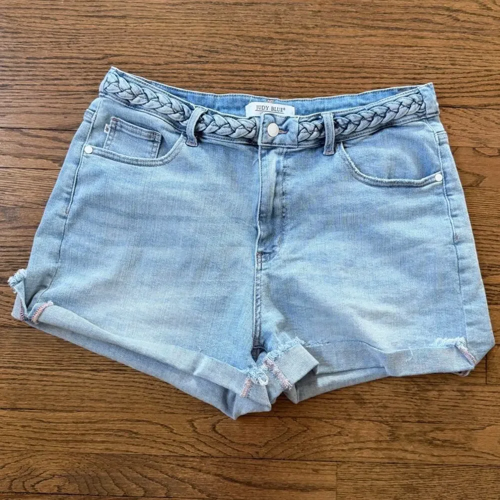 Judy Blue Light Wash Denim Short With Braided Waist Size 2XL