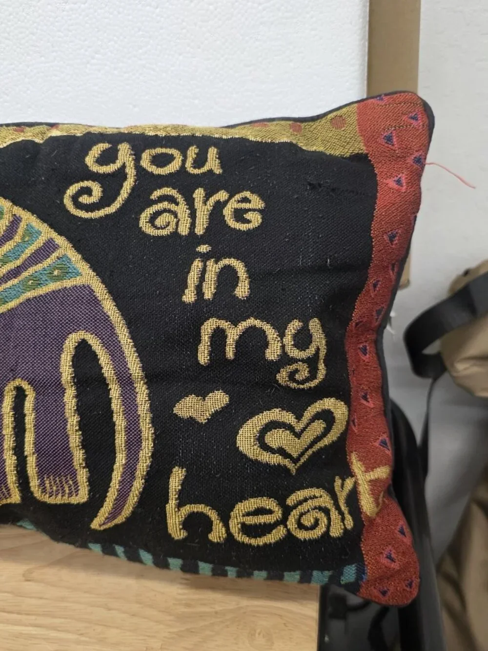 Laurel Burch polyester guestroom