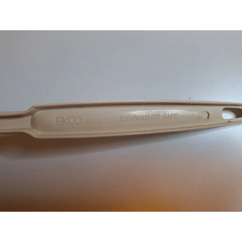 Ekco Vintage Beige plastic kitchen ladle, made in USA‎ dishwasher safe