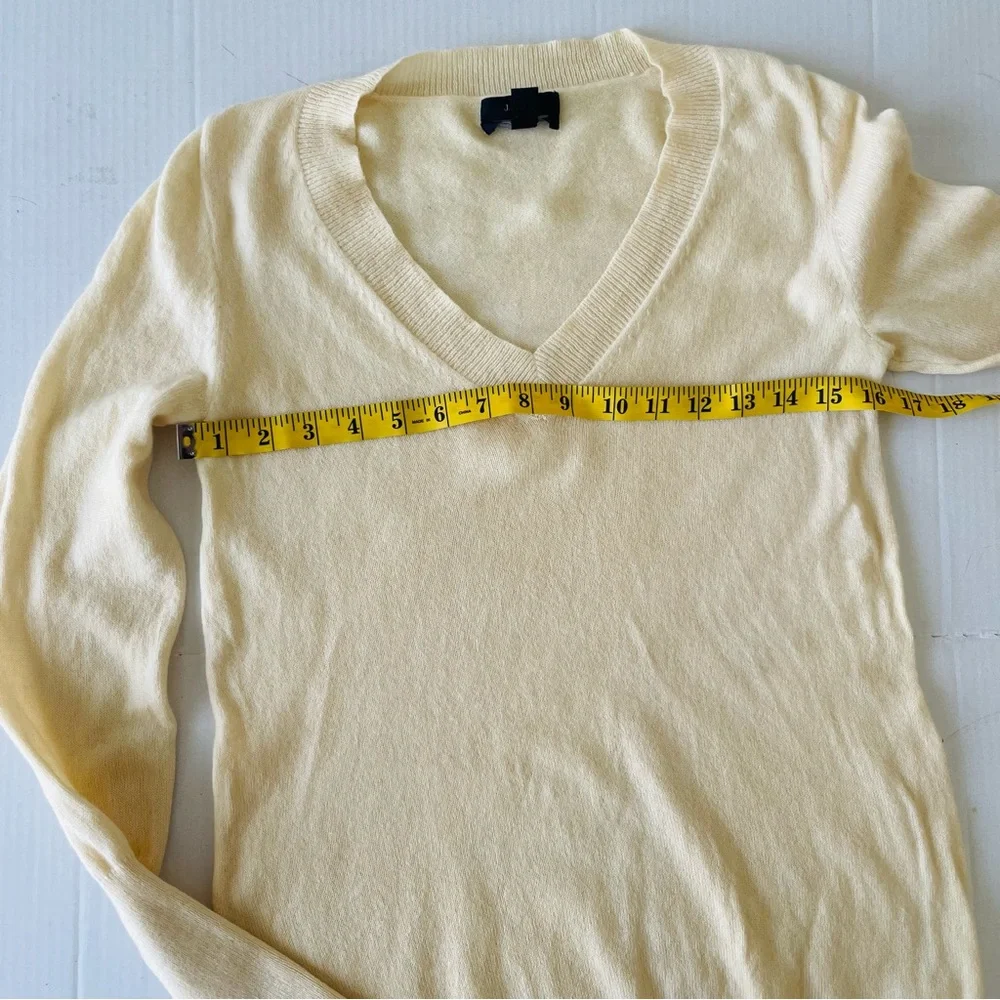 J. Crew Pale Yellow V-Neck Cashmere Sweater 🚨imperfections