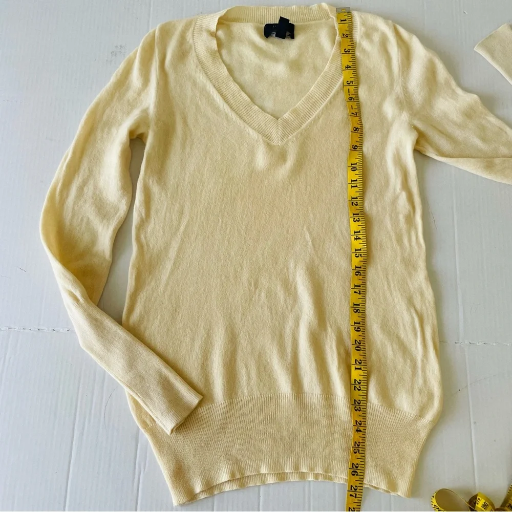 J. Crew Pale Yellow V-Neck Cashmere Sweater 🚨imperfections