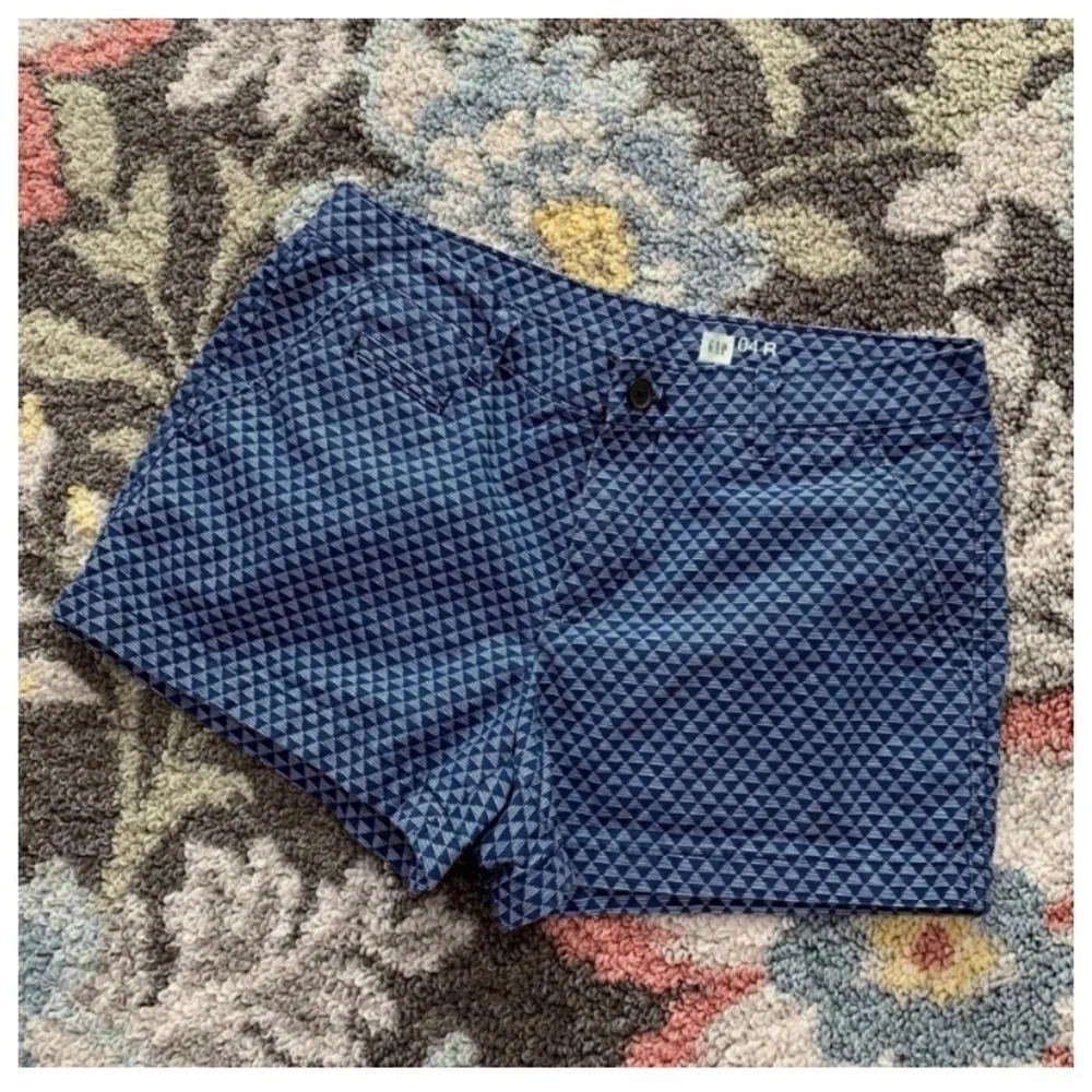 #168 Women’s Gap Geometric Diamond Navy Blue White Low Rise Summer Shorts Size 4