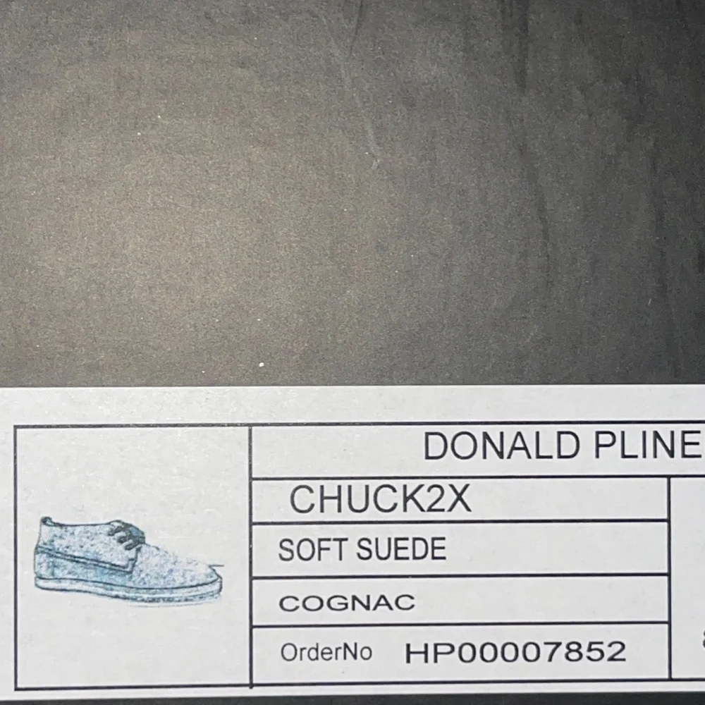 Donald J. Pliner tab pull san