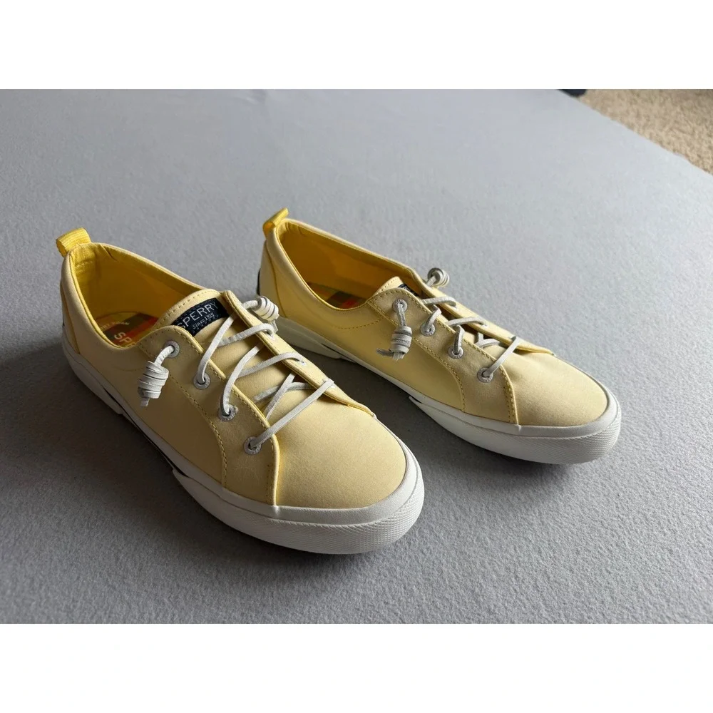 Sperry crest vibe