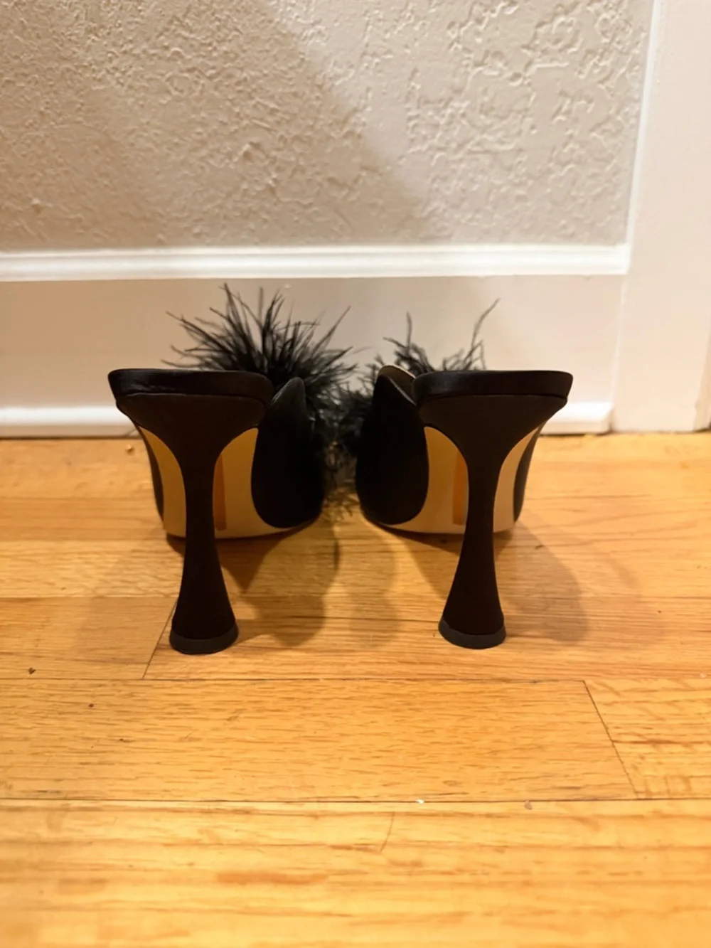 Sam Edelman toe brand feather