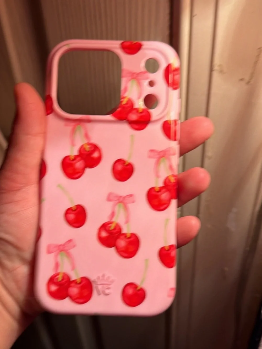 Velvet Caviar slim protective