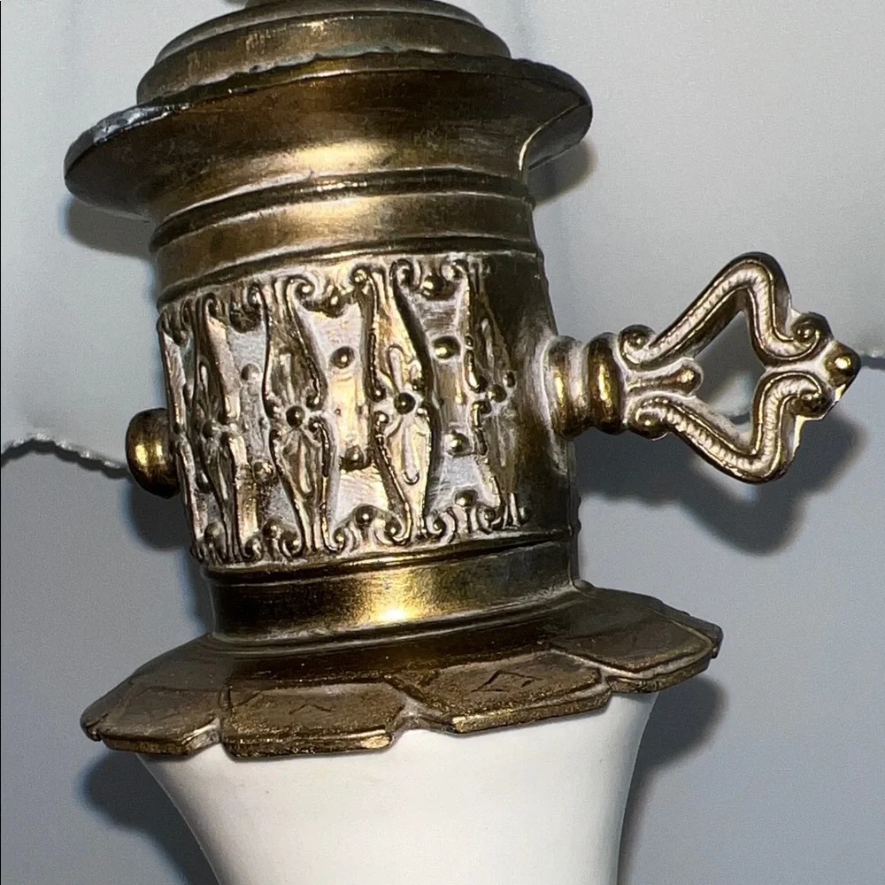 N/A metal ornate characteristics