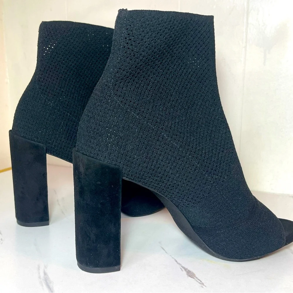 Kenneth Cole New York feels width