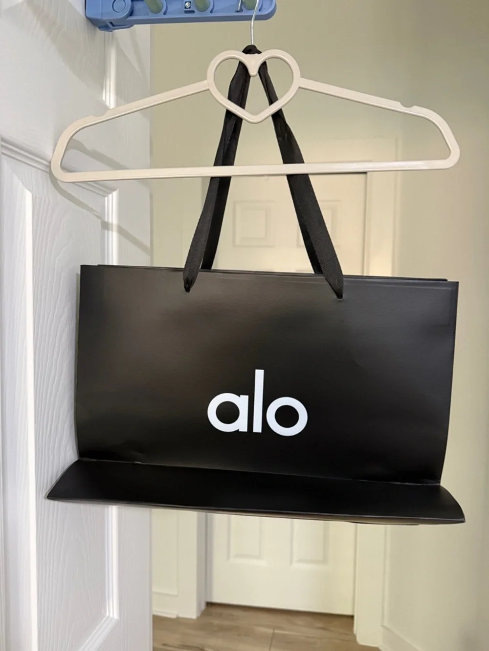 ALO Yoga stylish alo
