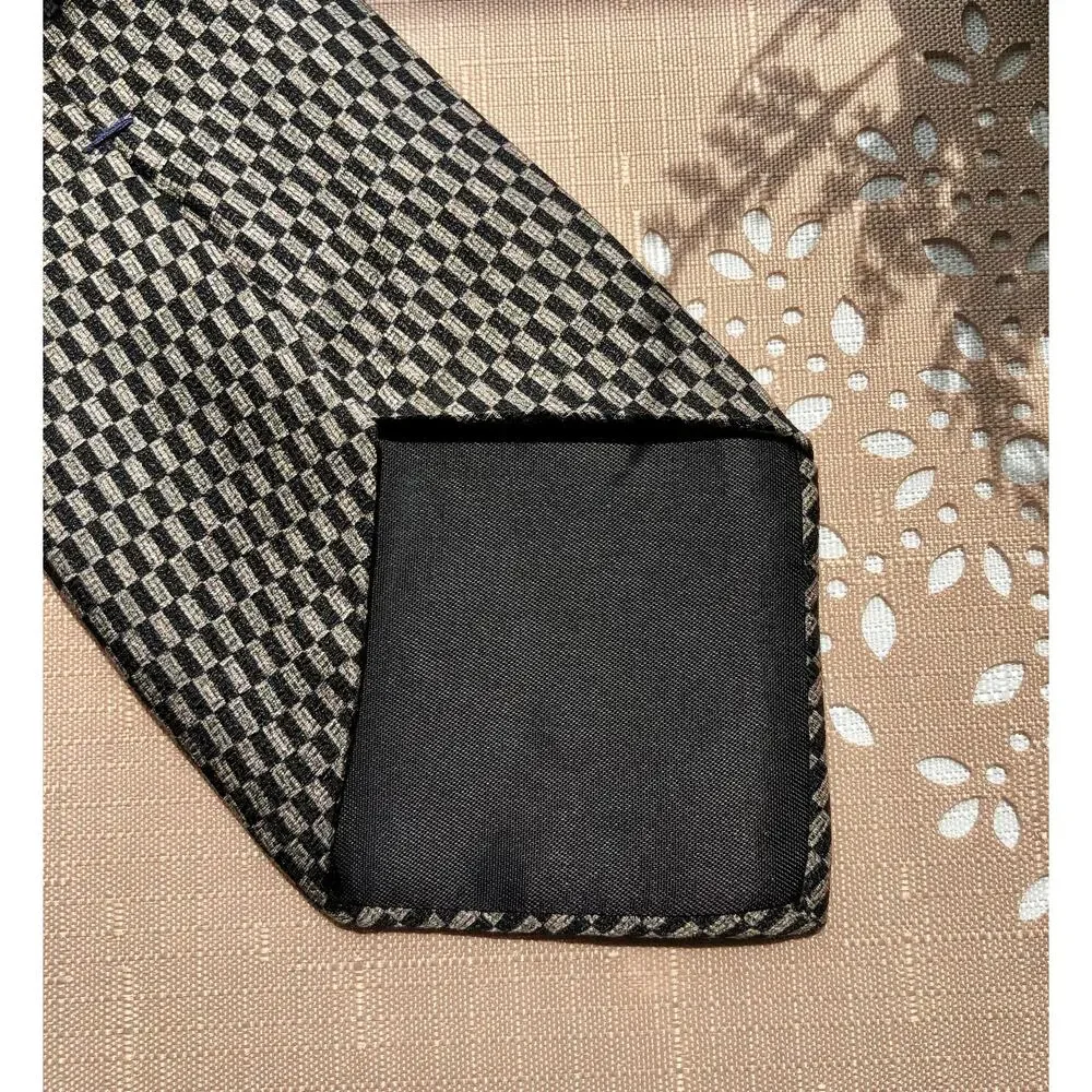 Arrow men’s tie