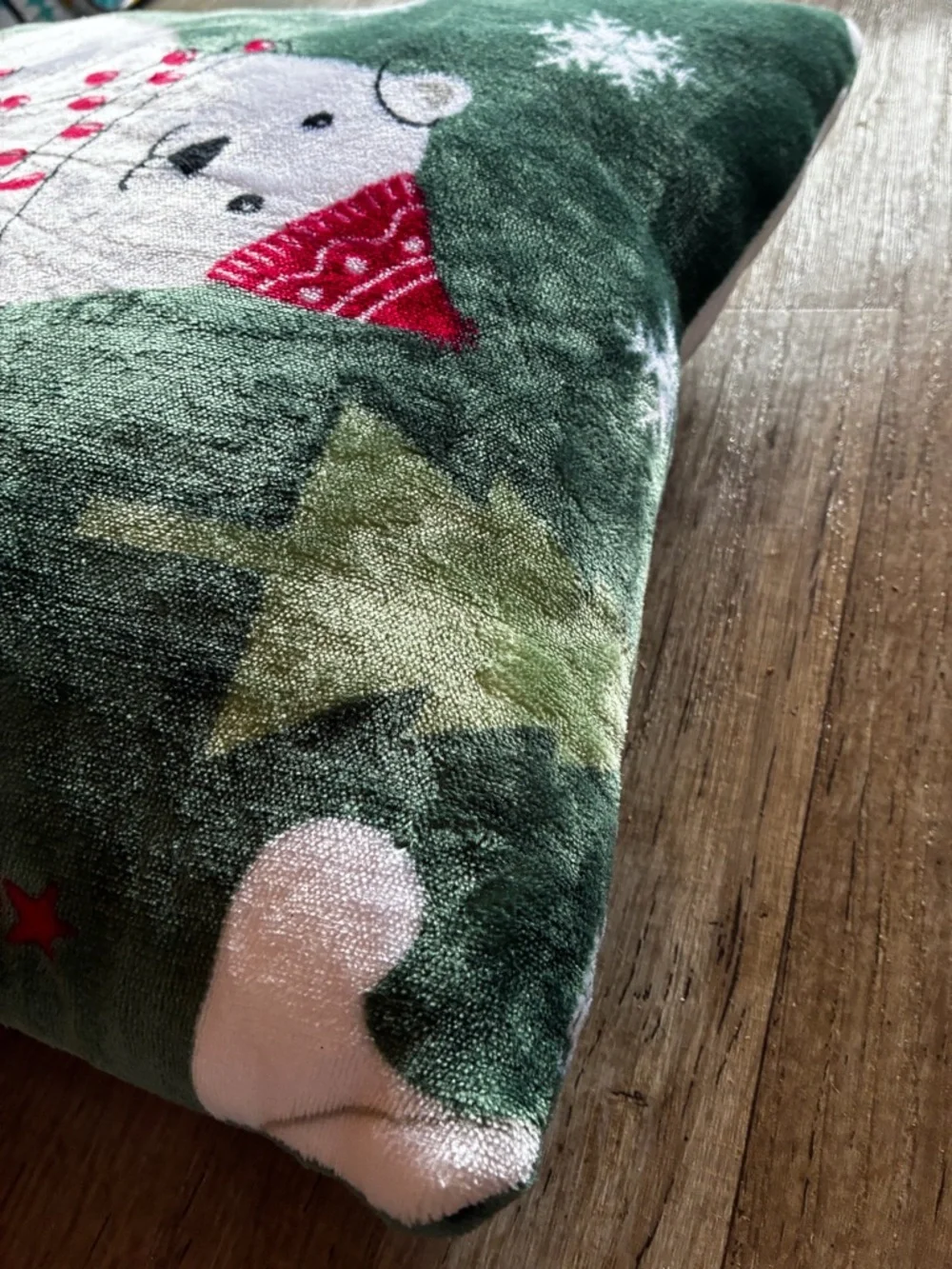 N/A festive green