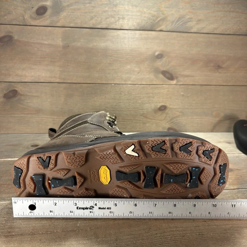 L.L. Bean missing eyelet