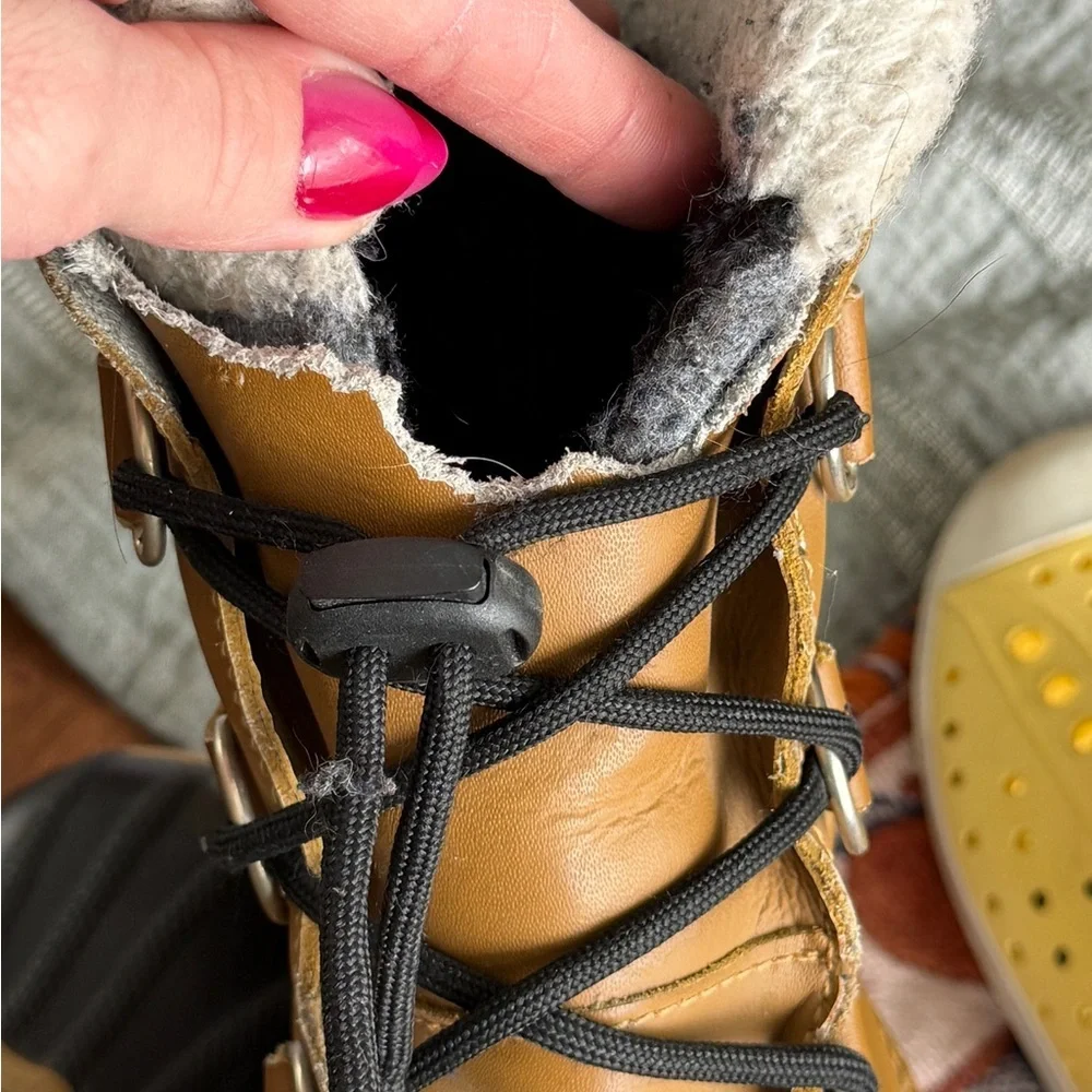 Sorel durable cozy