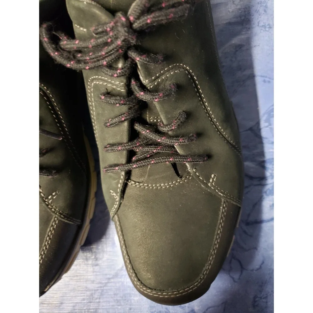 Clarks slightly used