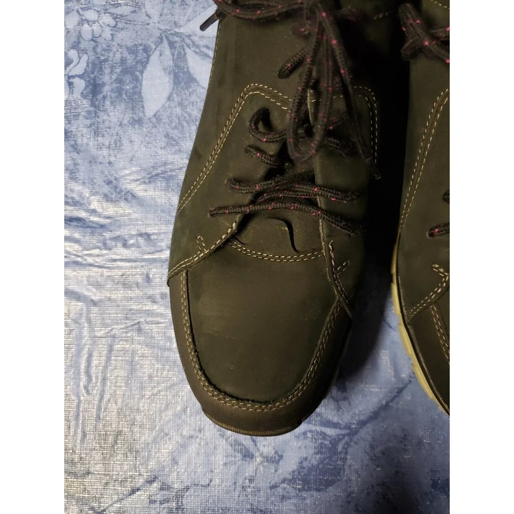 Clarks slightly used