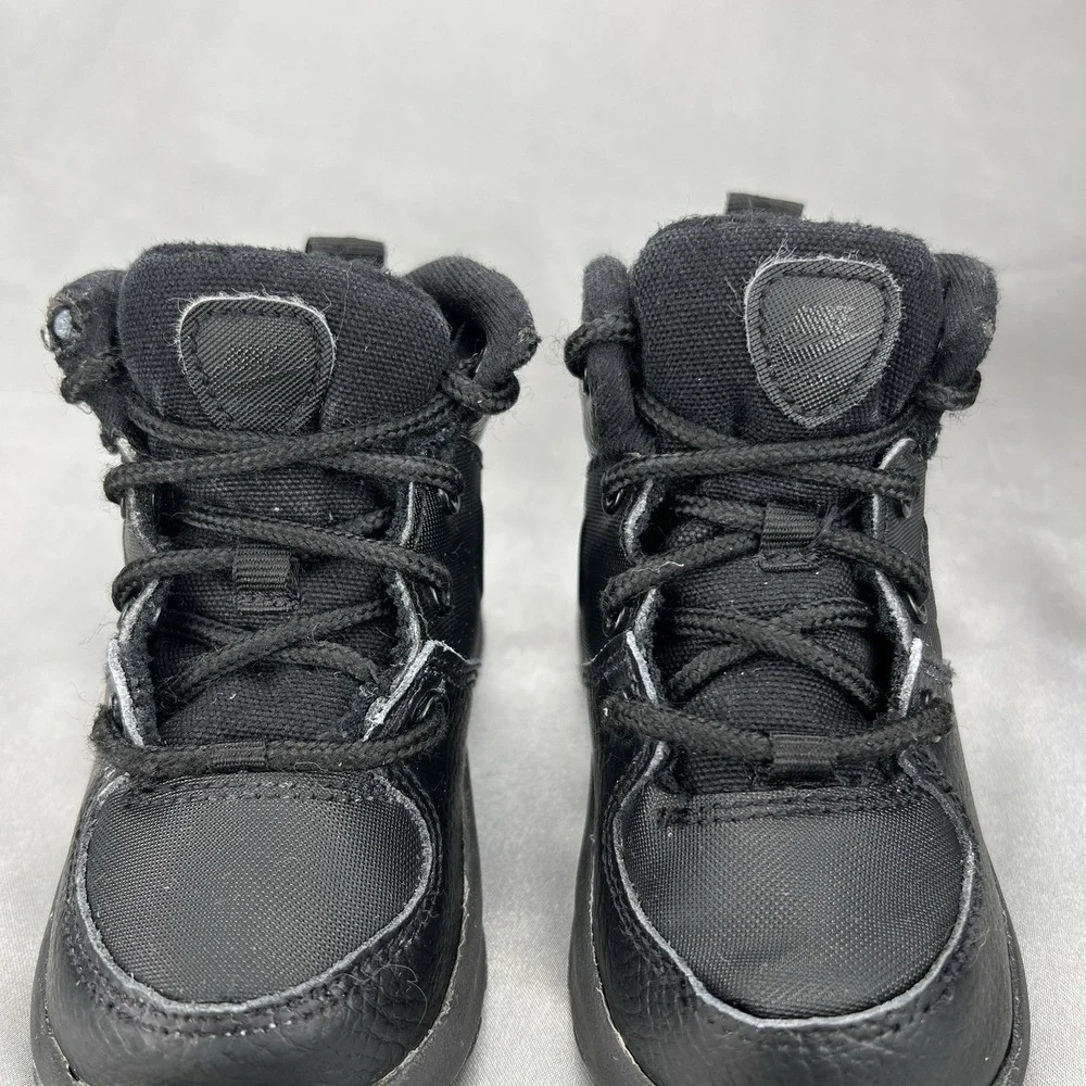 Nike manoa leather