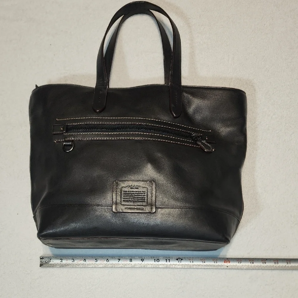 Coach tote zipper