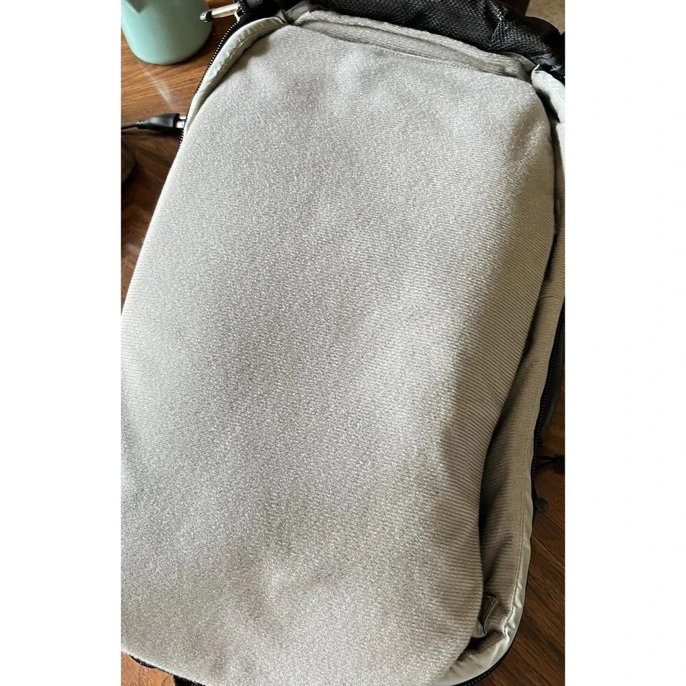 Lowepro this item