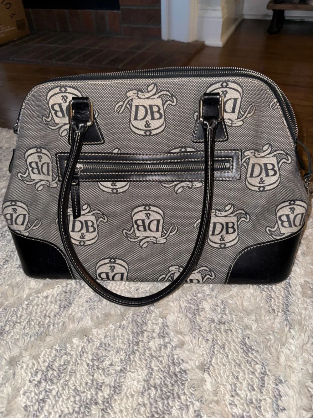 Dooney & Bourke distinctive dooney