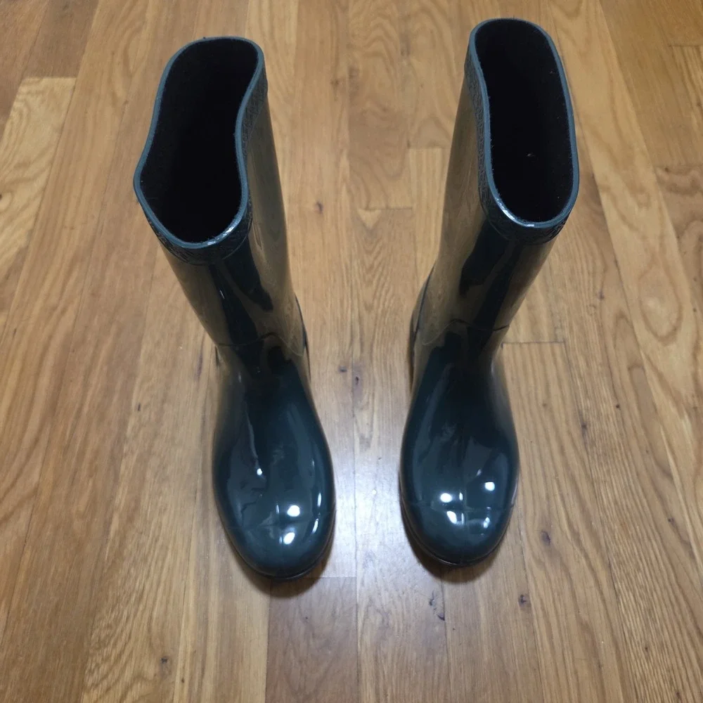 UGG size 13
