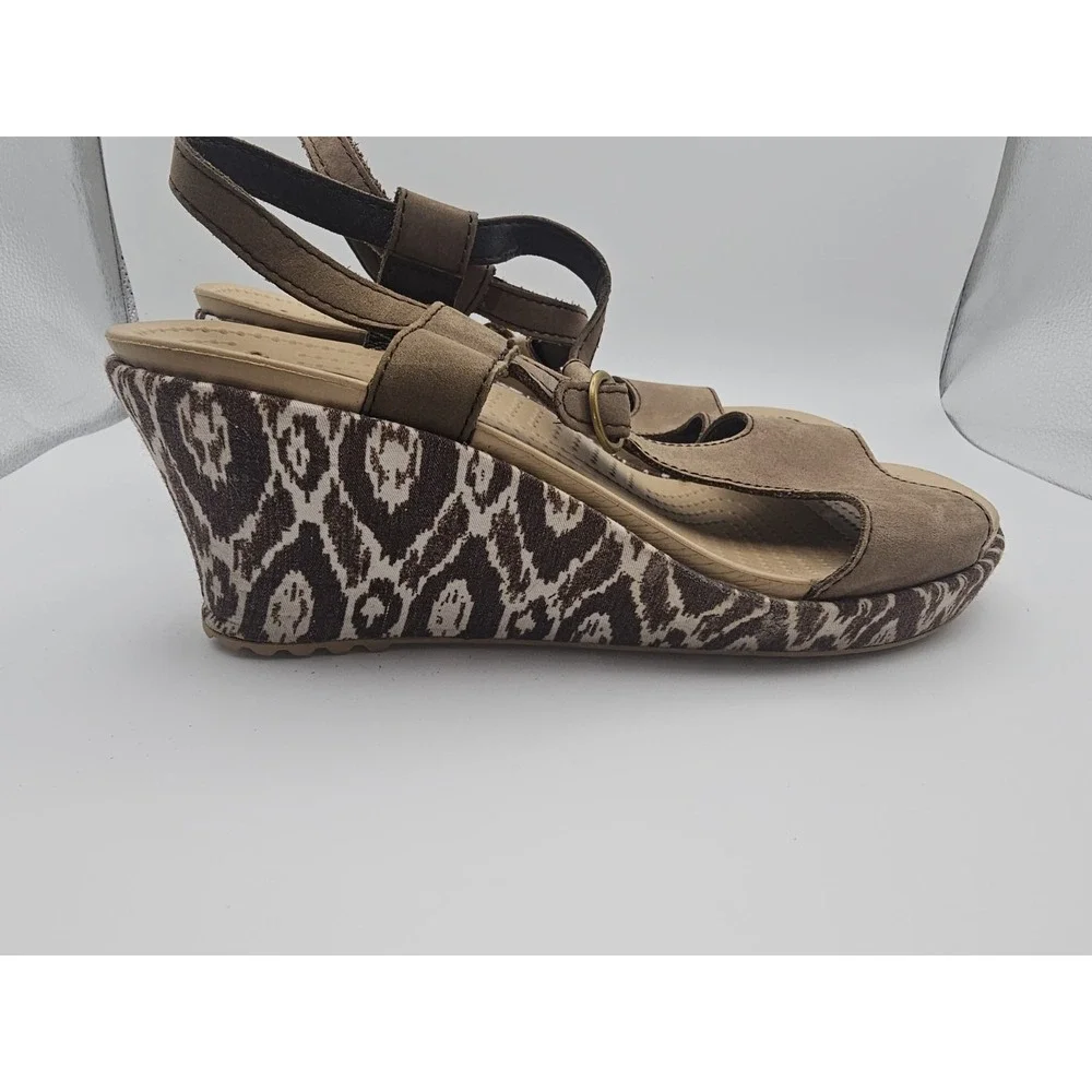 Crocs Women's. Wedge Sandals with Geographic Design Size 9