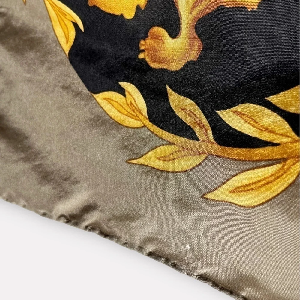 Express scarf photos sq