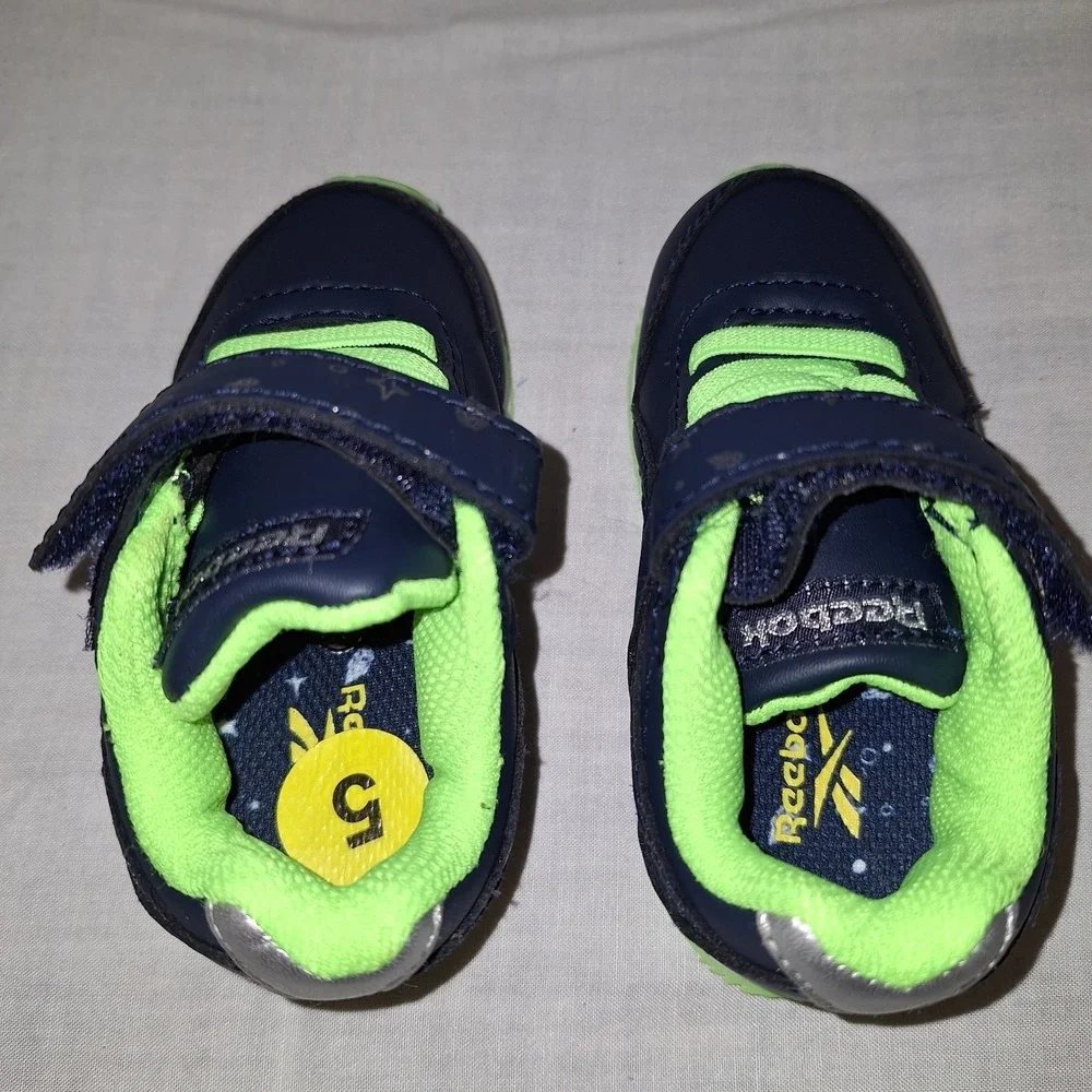Reebok product pair