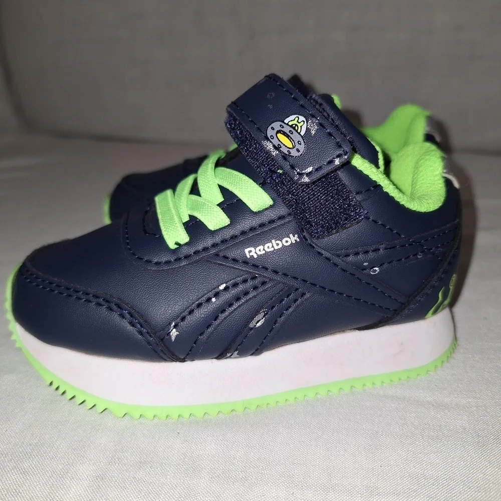 Reebok product pair
