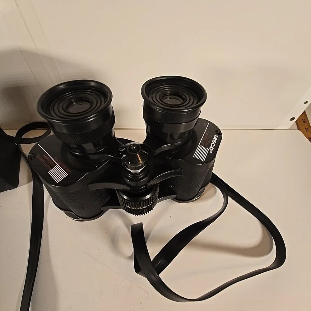 Tasco Binoculars 4000 CRZ 7x35mm Lens Zip Focus‎ Black 420ft 1000 Yards W/Case