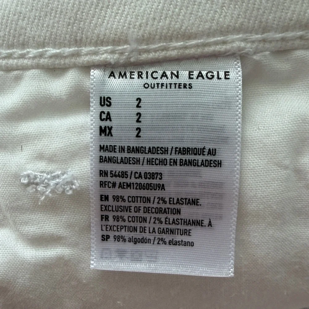 American Eagle White Distressed High Waisted Denim Shorts Size 2 Cut Off Boho