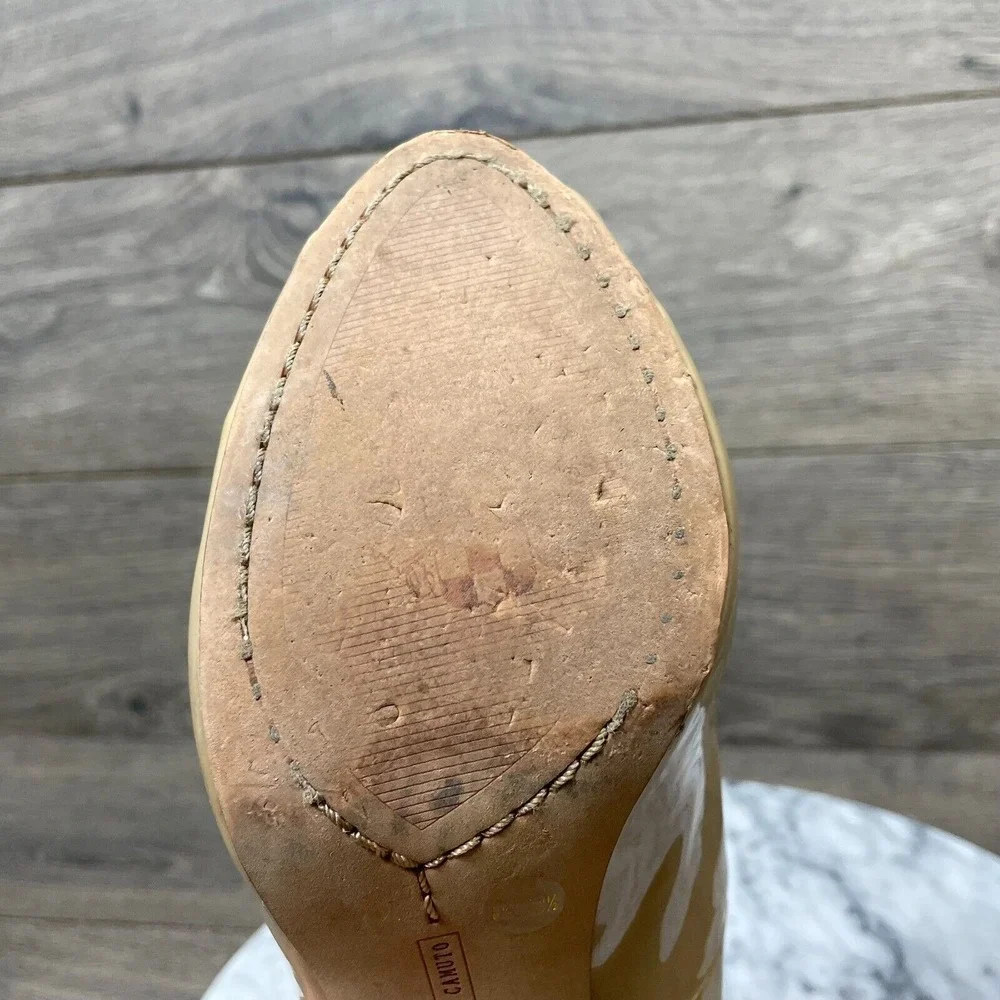 Vince Camuto located details