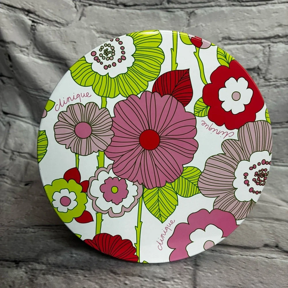Clinique round tin